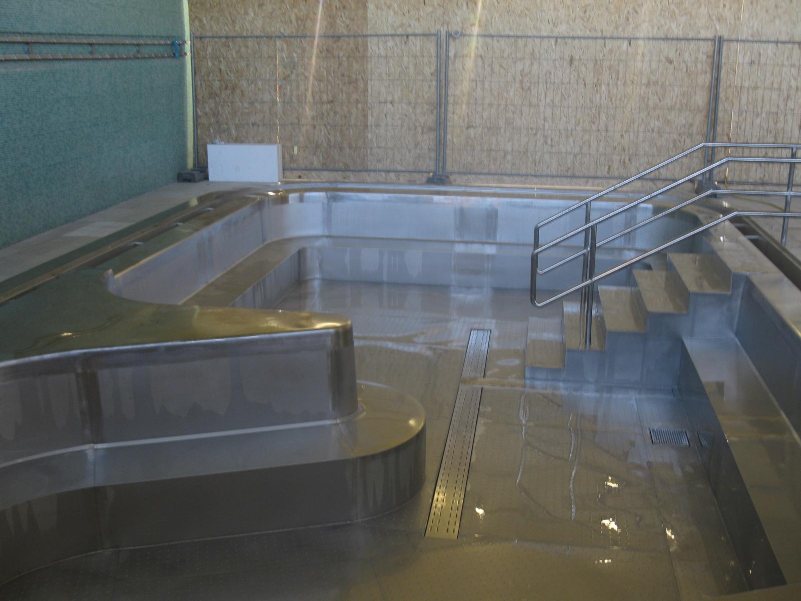 Rozsdamentes medencévé átalakított hagyományos medence