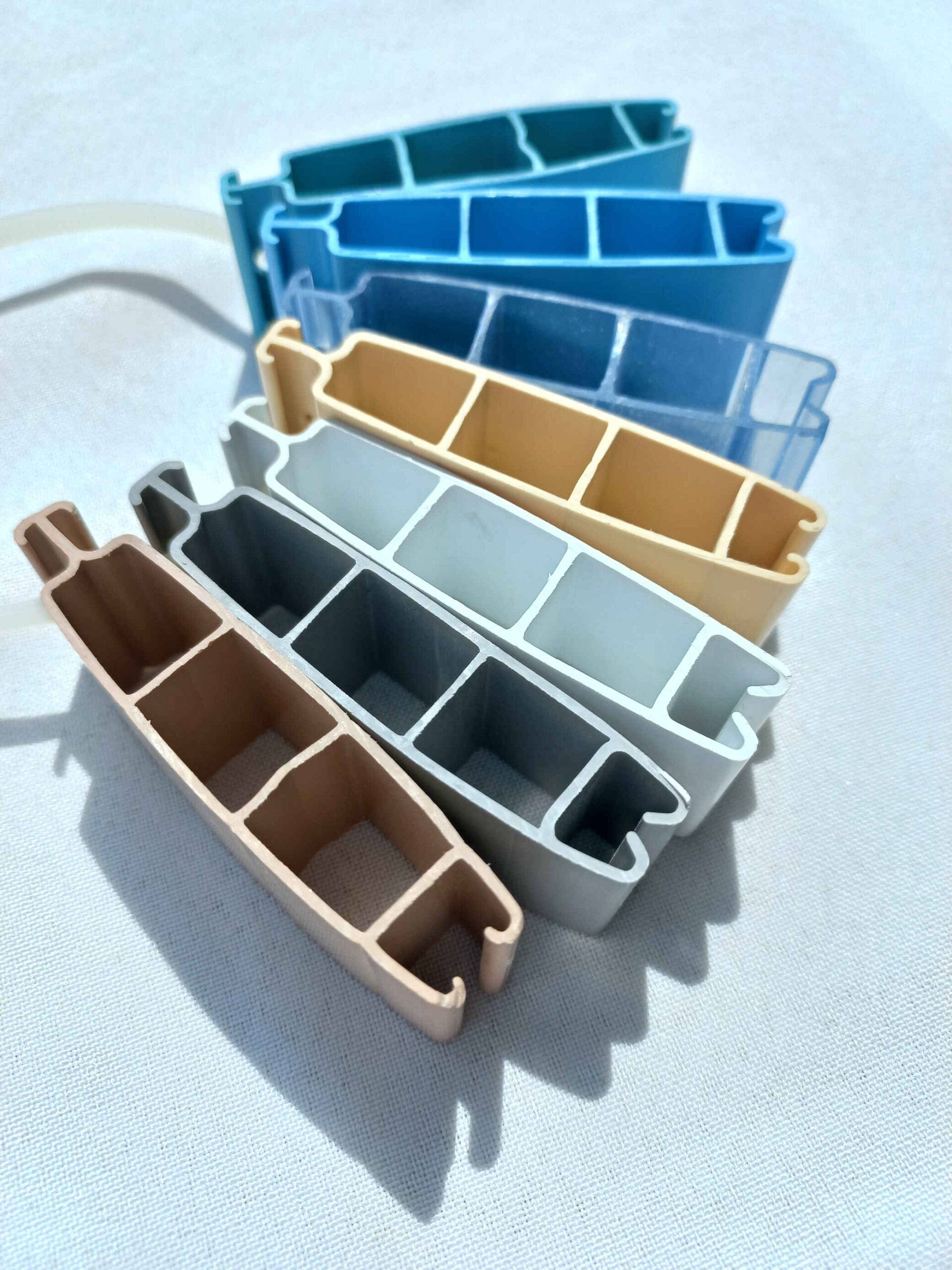 Különböző színű medence takarók profilja